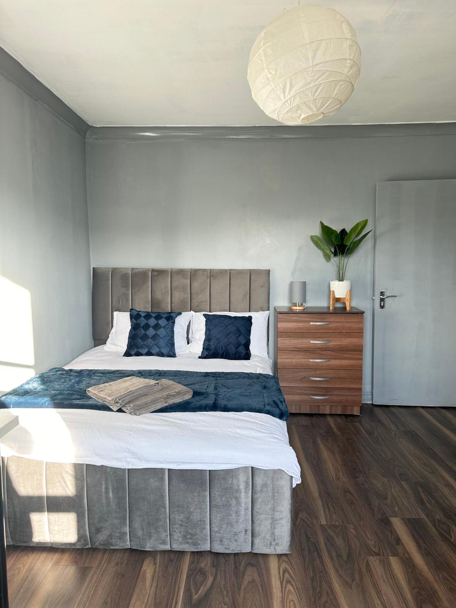 Luxury Room In A 4 Bedroom Flat! 4 Minutes Walk To Kingscross, St Pancras ลอนดอน ภายนอก รูปภาพ