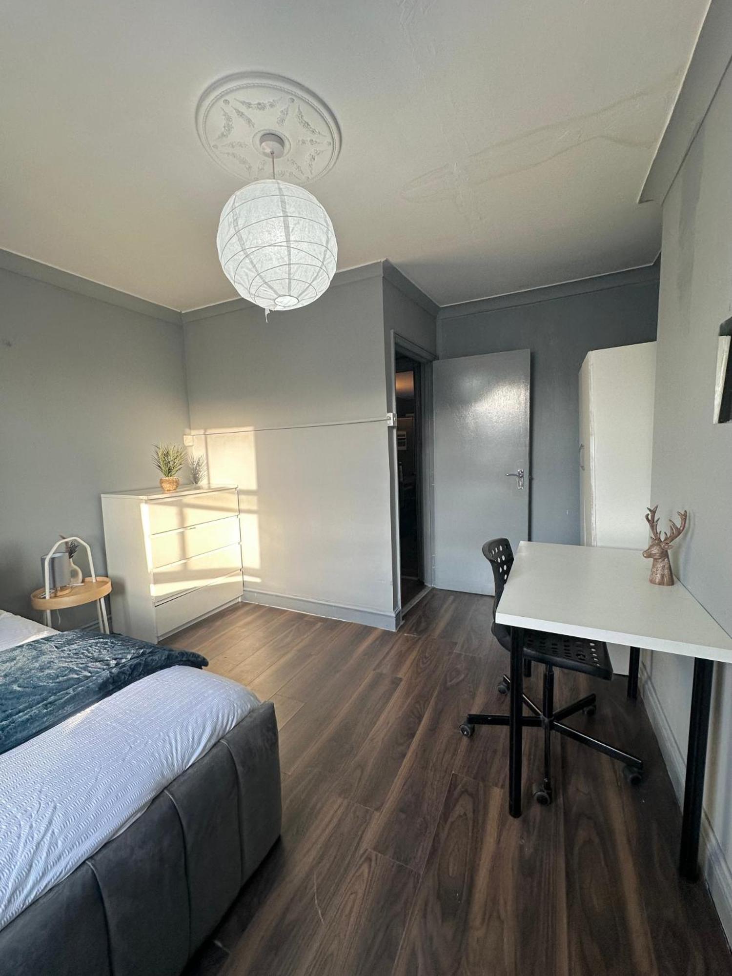Luxury Room In A 4 Bedroom Flat! 4 Minutes Walk To Kingscross, St Pancras ลอนดอน ภายนอก รูปภาพ